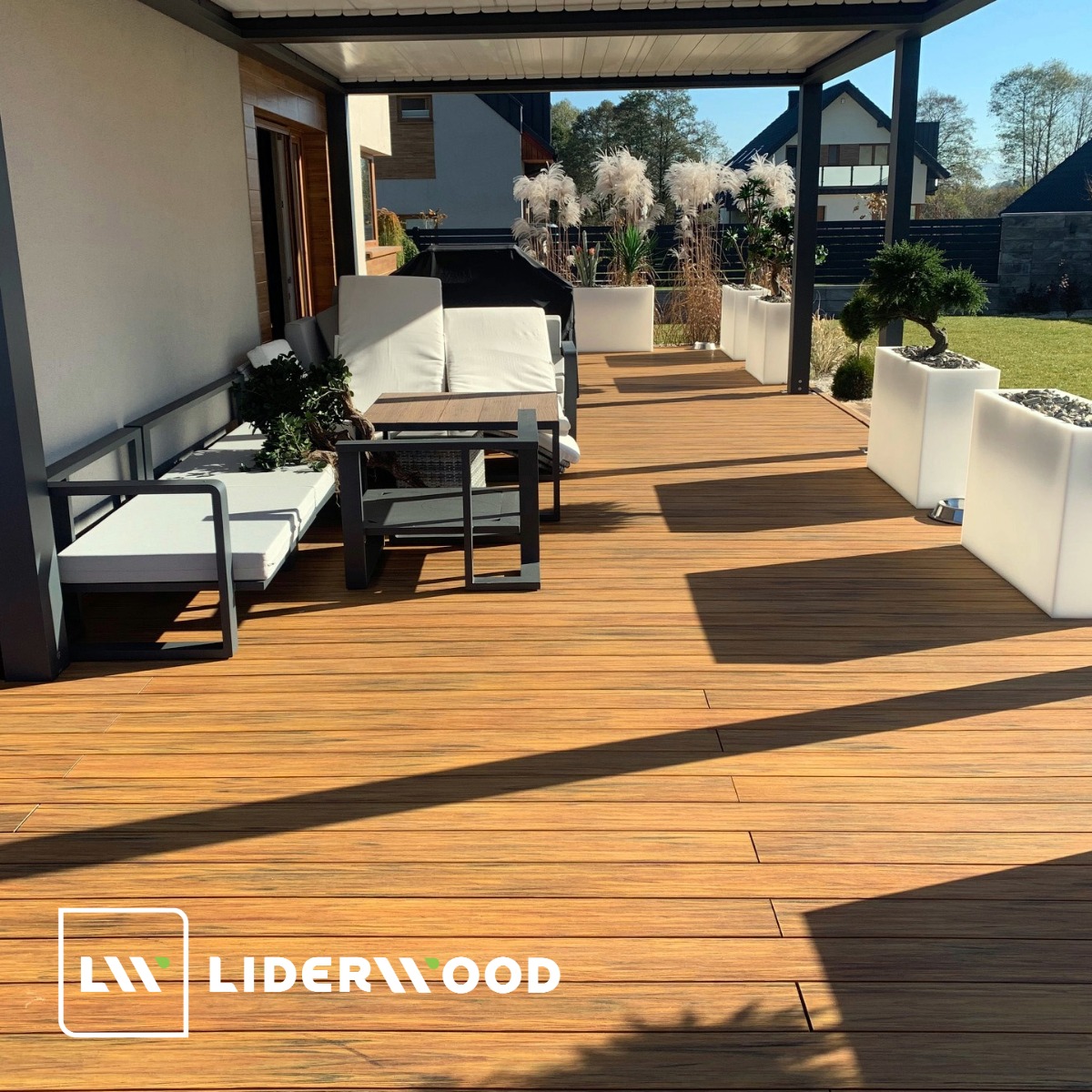 Jak dbać o deski kompozytowe? Pielęgnacja i mycie desek kompozytowych