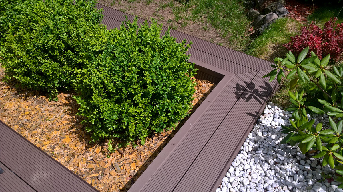 Aranżacja ogrodu z deską kompozytową Standard Brąz
