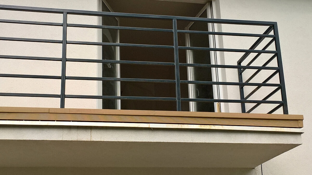 Balkon narożny, Deska kompozytowa Standard Miodowy Teak