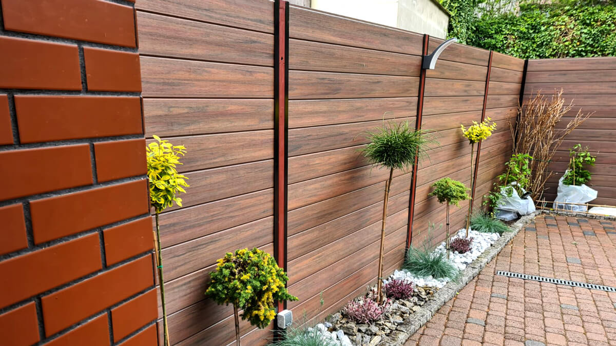 Płot z deski ogrodzeniowej Redwood