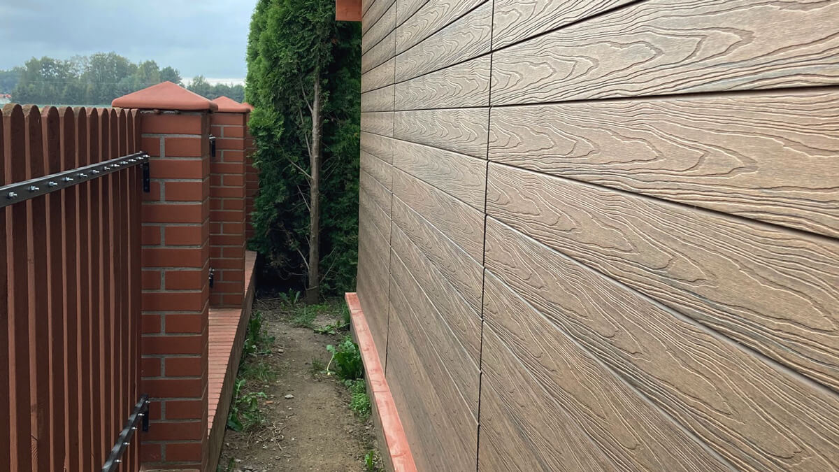 Wykończenie domku ogrodowego z deski elewacyjnej Teak