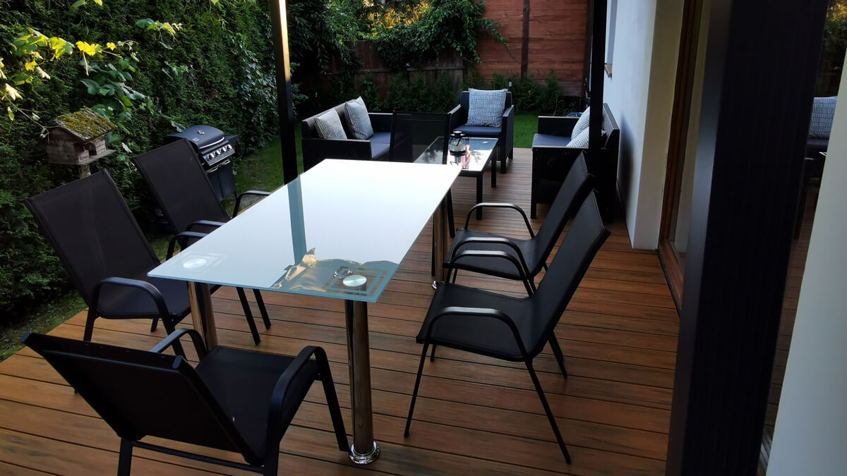 Klimatyczny taras z desek kompozytowych Premium Amber