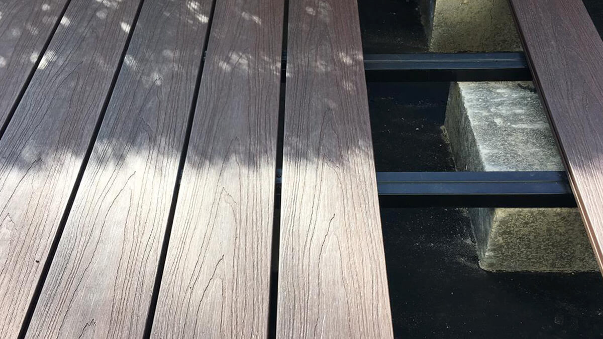 Montaż tarasu na bloczkach betonowych, Deska Premium Redwood