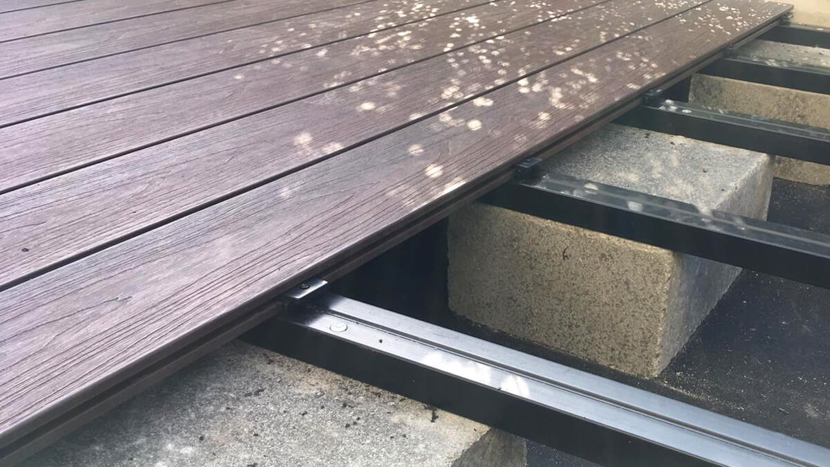 Montaż tarasu na bloczkach betonowych, Deska Premium Redwood