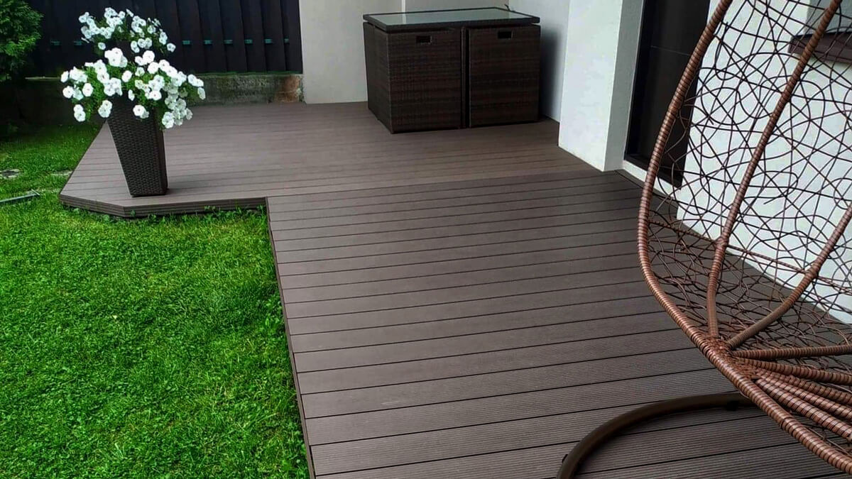 Niski taras z deski kompozytowej Standard Brąz