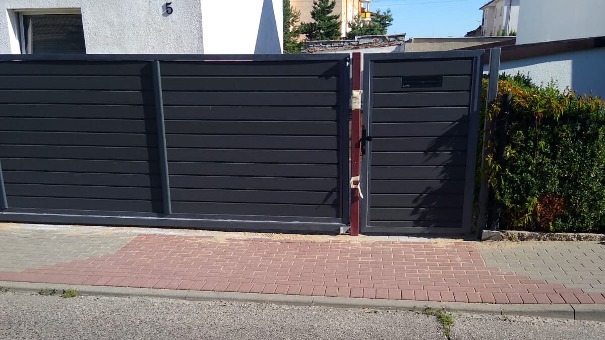 Płot z deski ogrodzeniowej Antracyt