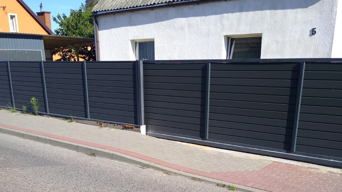 Płot z deski ogrodzeniowej Antracyt