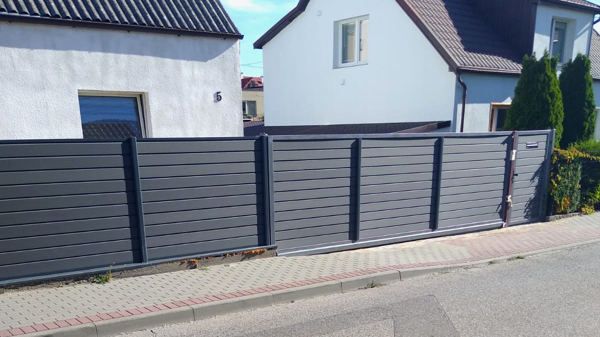 Płot z deski ogrodzeniowej Antracyt