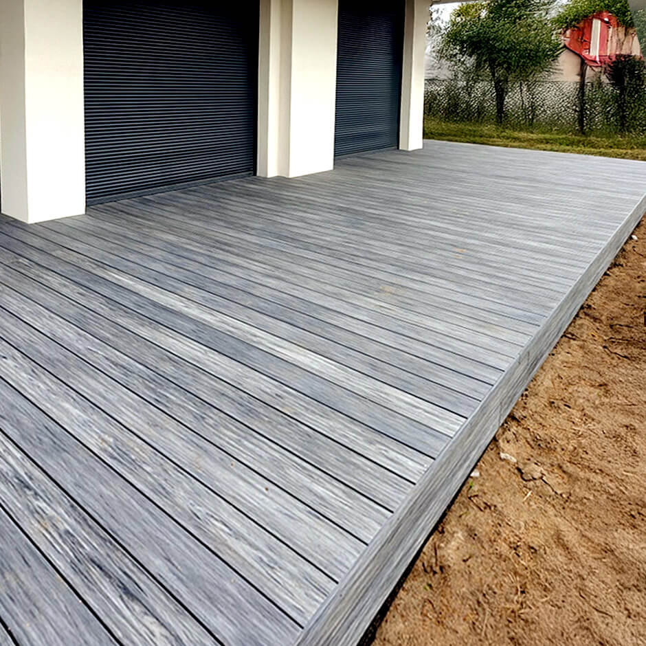 Przestronny taras z deskami Premium w kolorze Gray