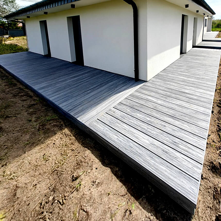 Przestronny taras z deskami Premium w kolorze Gray