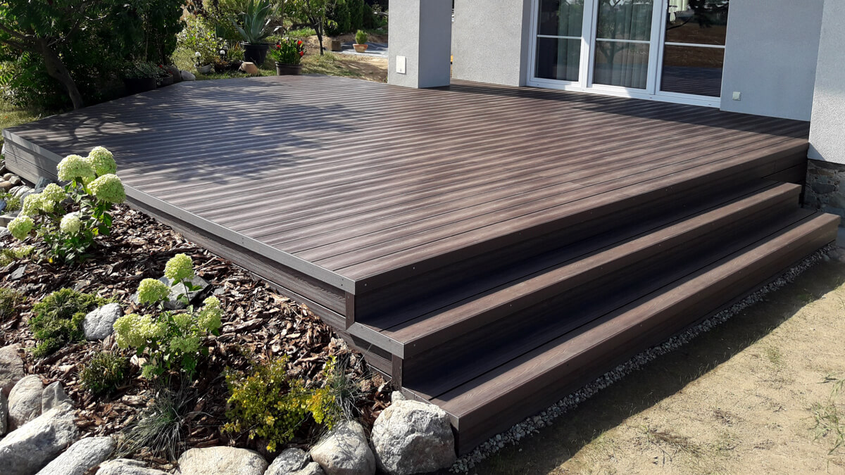 Taras ze schodami, deska kompozytowa 3D Brąz