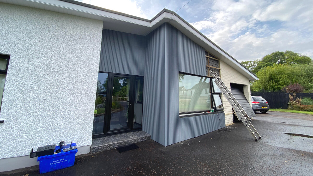 Zabudowa drzwi wejściowych, Deska elewacyjna Lamelowa Gray