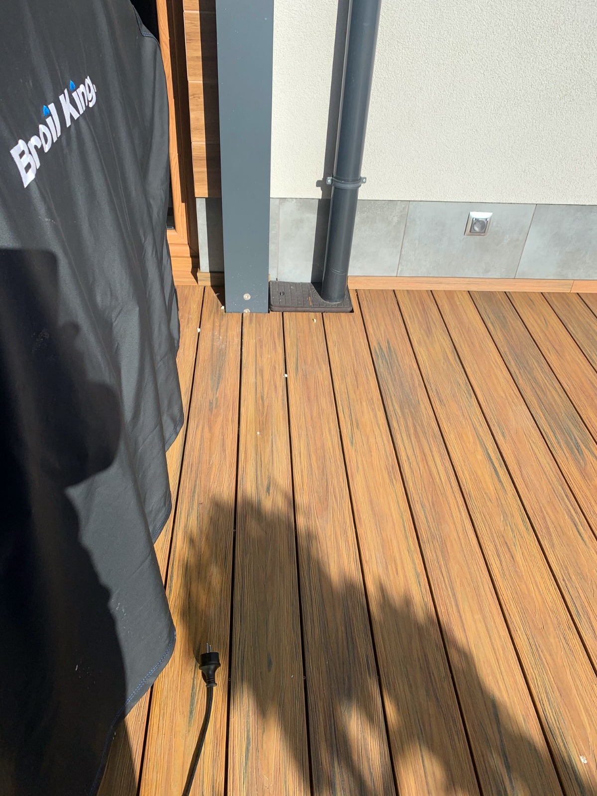 Zabudowa basenu i taras z desek kompozytowych Premium Amber