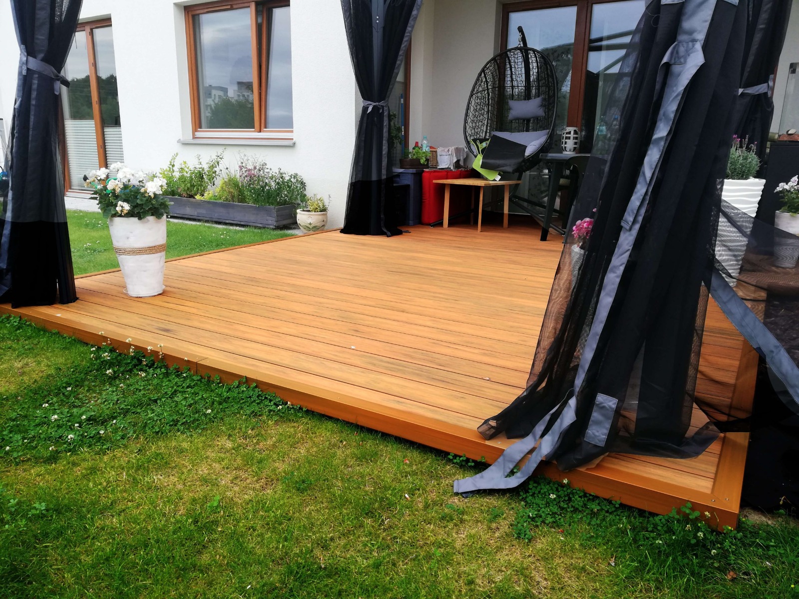 Aranżacja tarasu z desek kompozytowych Amber Premium