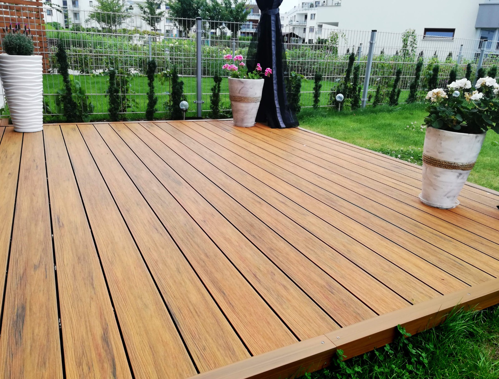 Aranżacja tarasu z desek kompozytowych Amber Premium