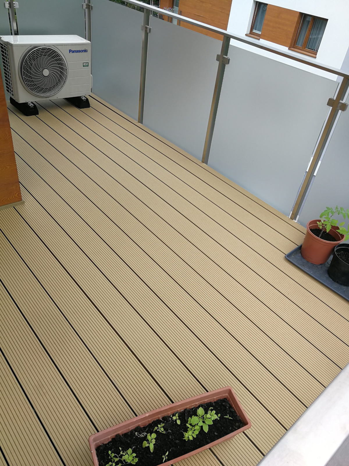 Balkon Standard Miodowy Teak – przytulność i funkcjonalność na co dzień