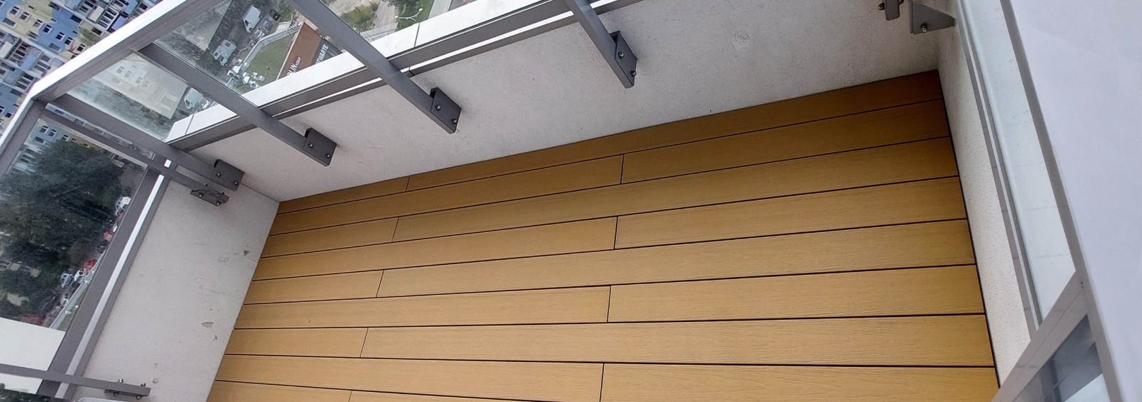 Balkon z deski kompozytowej tarasowej Sand Premium