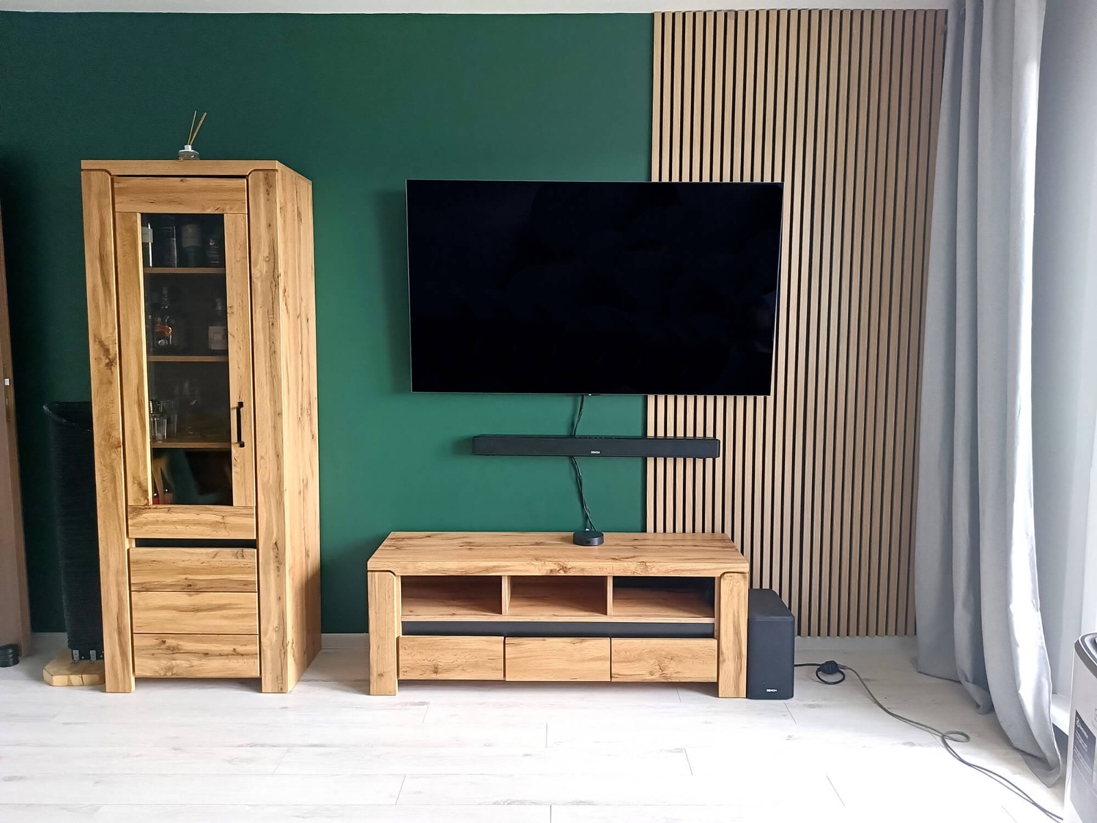 Aranżacja salonu – lamele akustyczne Dąb Sonoma