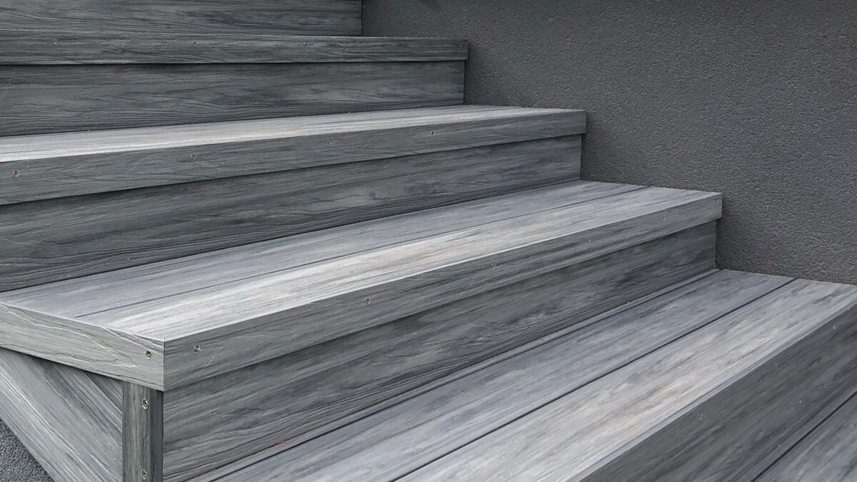 Balkon i schody, szara deska kompozytowa Premium
