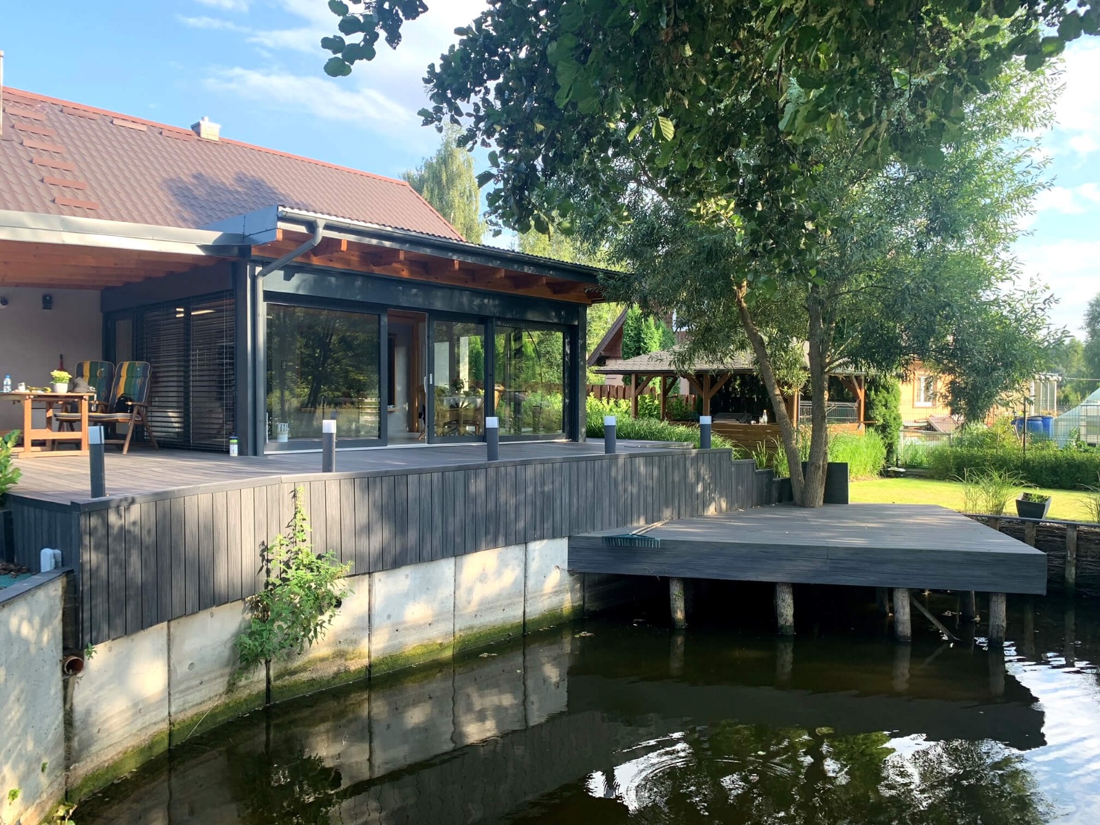 Duży taras z deski kompozytowej Premium Antracyt