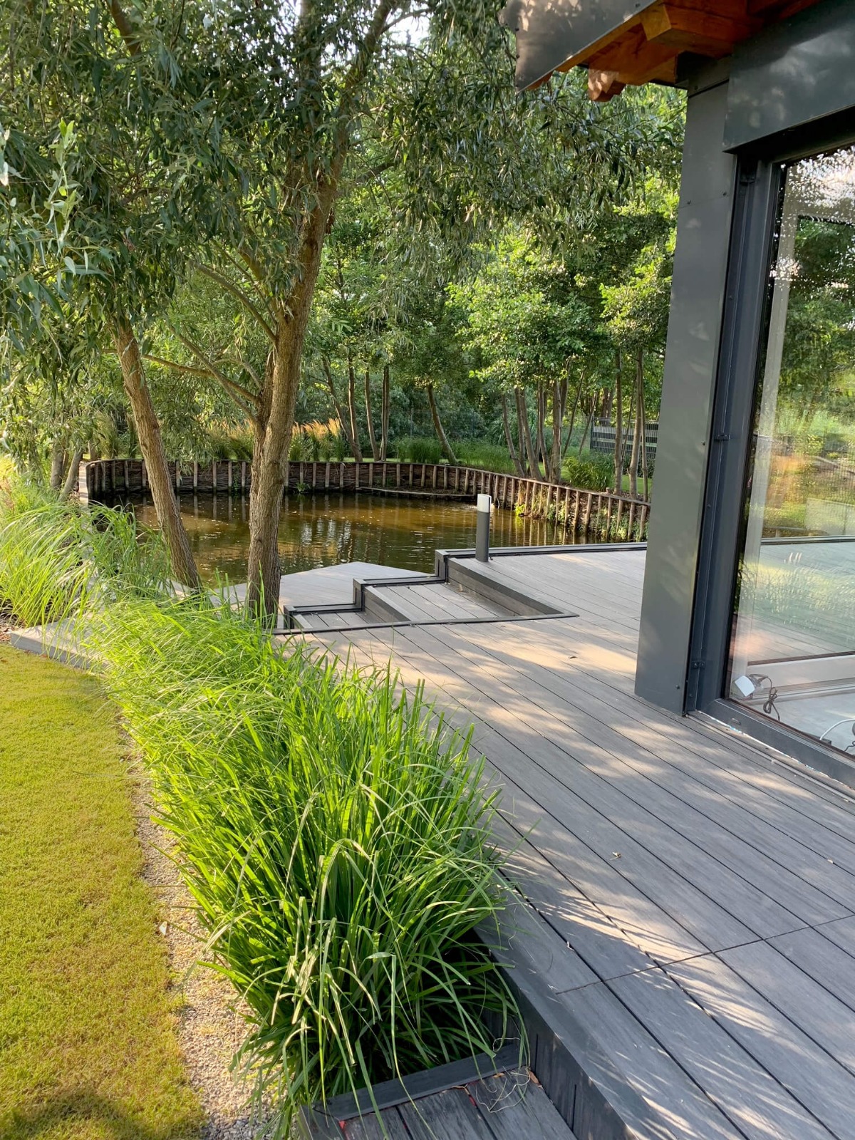 Duży taras z deski kompozytowej Premium Antracyt