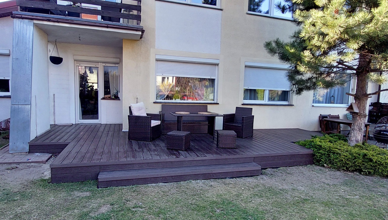 Duży taras ze schodkiem z deski kompozytowej 3D Brąz