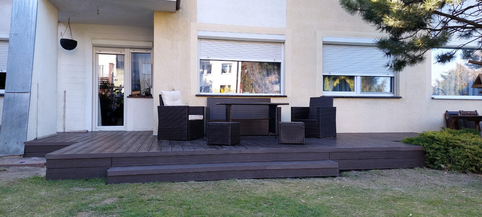 Duży taras ze schodkiem z deski kompozytowej 3D Brąz