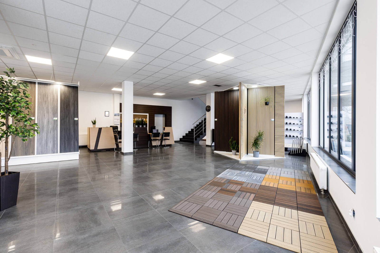 Ekspozycja w Salonie Sprzedaży w Rumi – deski i lamele kompozytowe