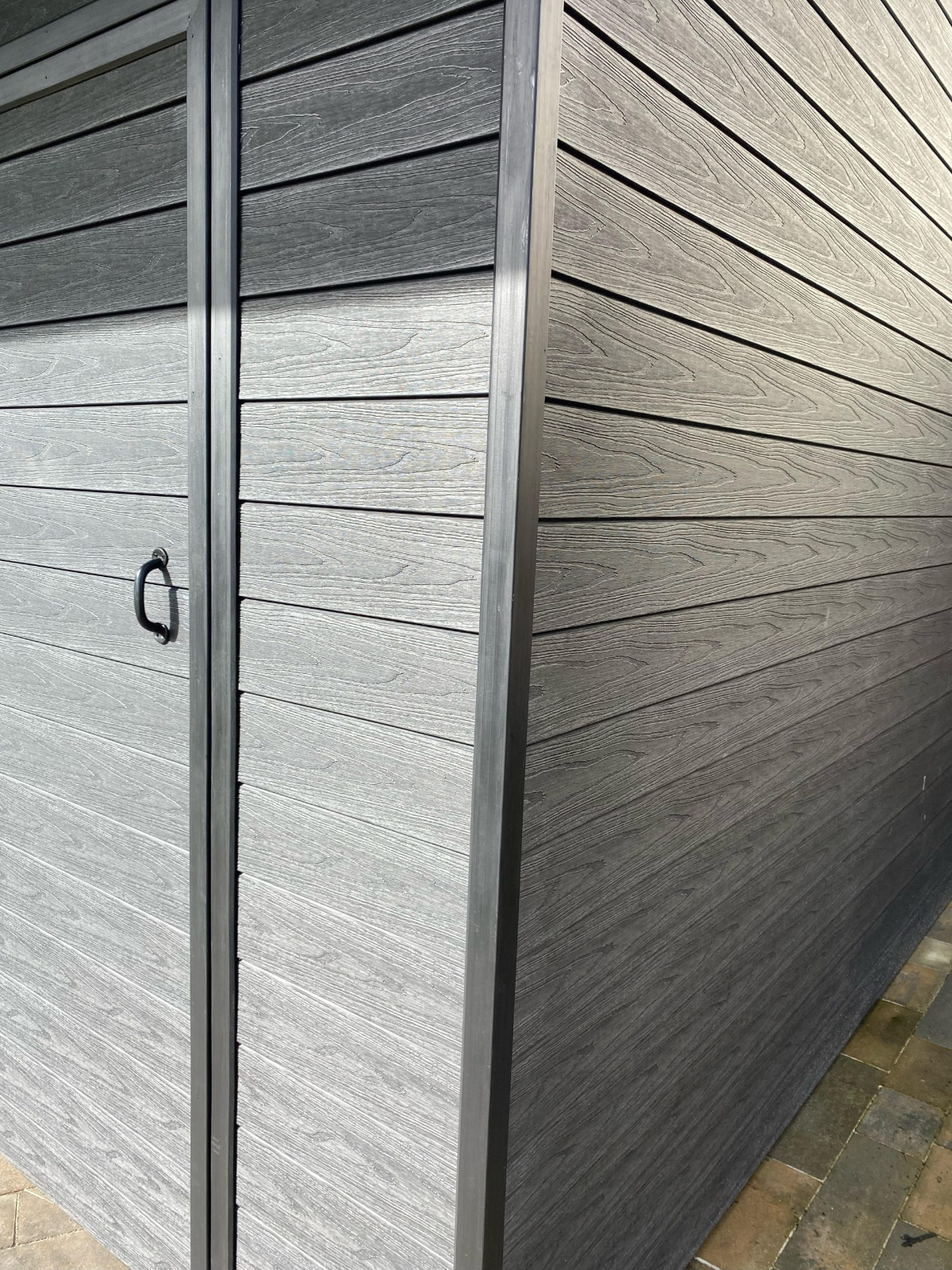 Domek z zadaszeniem z deski kompozytowej Premium Gray