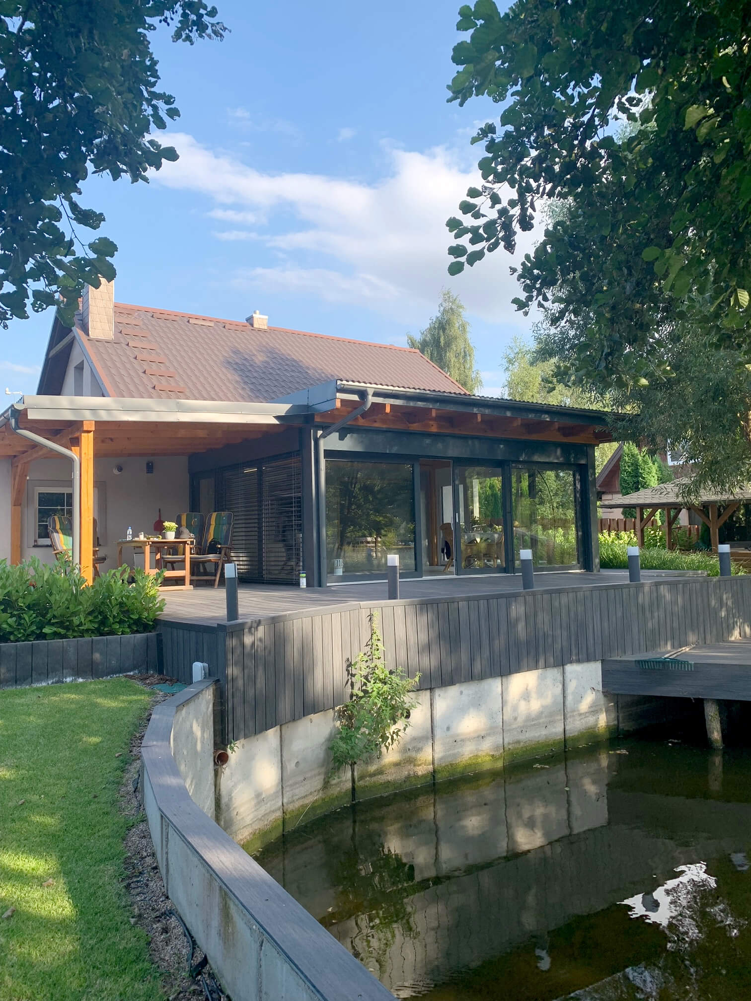 Duży taras z deski kompozytowej Premium Antracyt