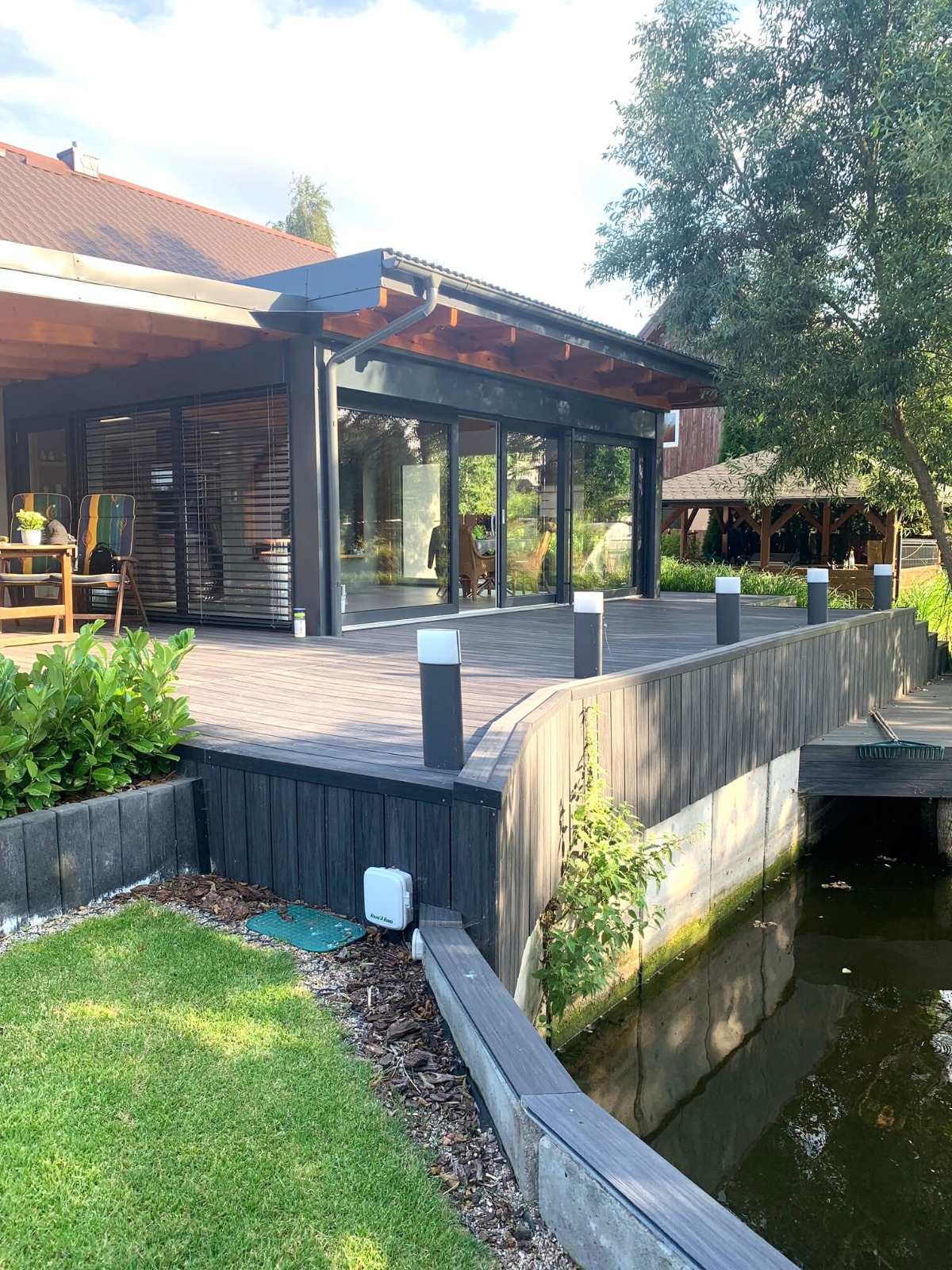 Duży taras z deski kompozytowej Premium Antracyt