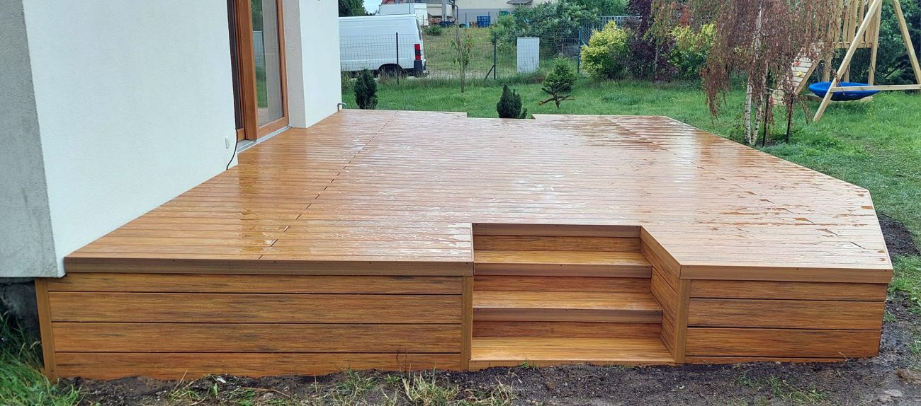 Taras ze schodkami – deski kompozytowe tarasowe Amber Premium