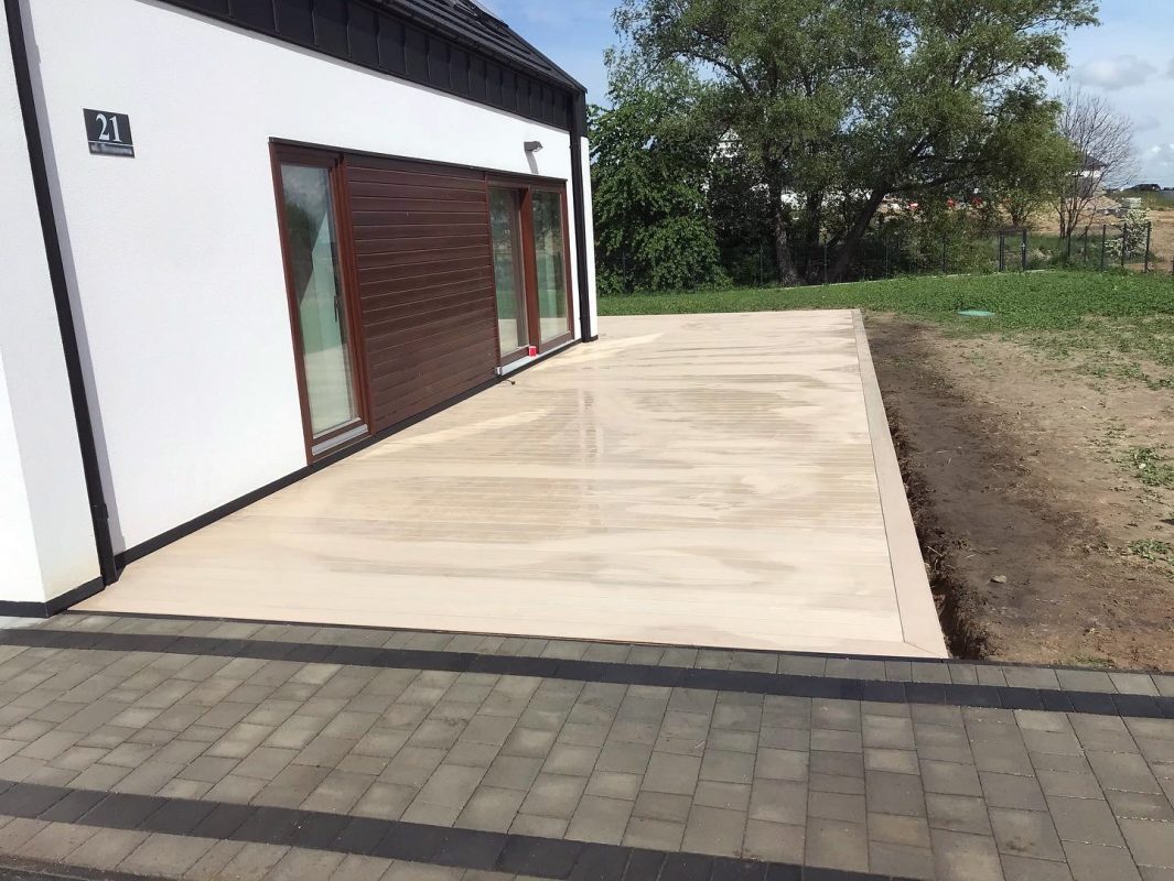 Duży taras z deski kompozytowej Ecru Premium