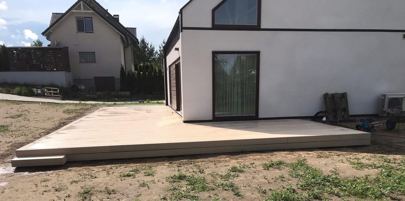 Duży taras z deski kompozytowej Ecru Premium