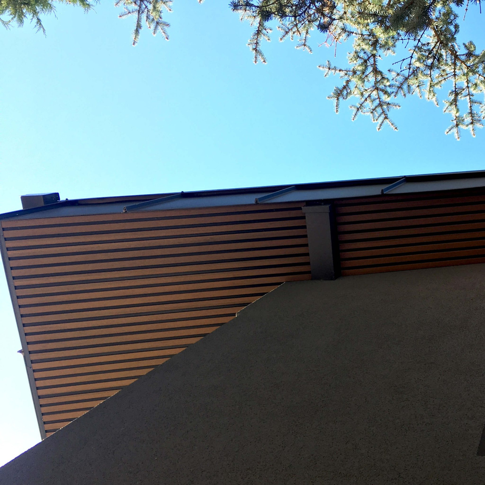 Wykończenie przestrzeni pod dachem budynku - Lamele DUO Teak/Czarny