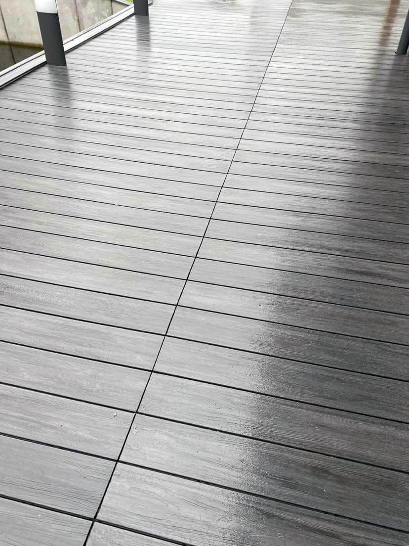 Taras ze schodami – deska tarasowa kompozytowa Premium Antracyt