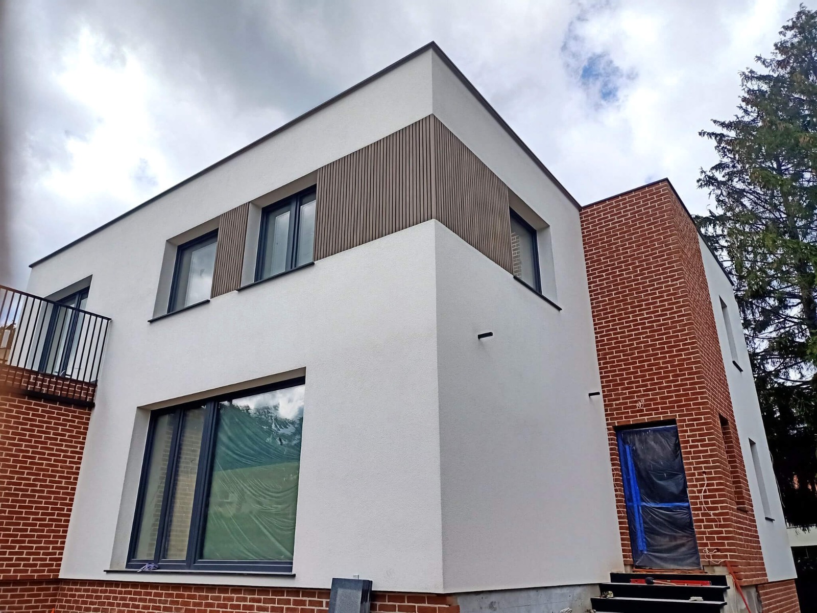 Lamele kompozytowe zewnętrzne Premium Antique na elewacji domu