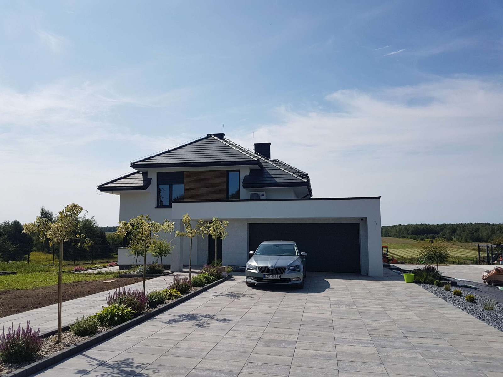 Lamele na elewacji w roli głównej – nowy kolor: Dąb Winchester