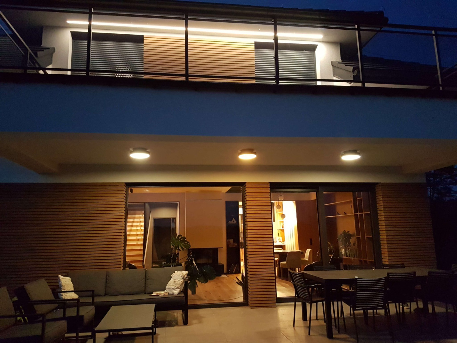 Lamele na elewacji w roli głównej – nowy kolor: Dąb Winchester