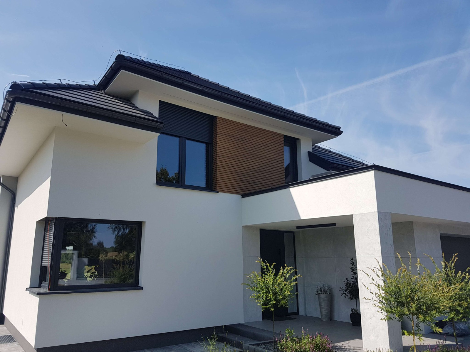 Lamele na elewacji w roli głównej – nowy kolor: Dąb Winchester