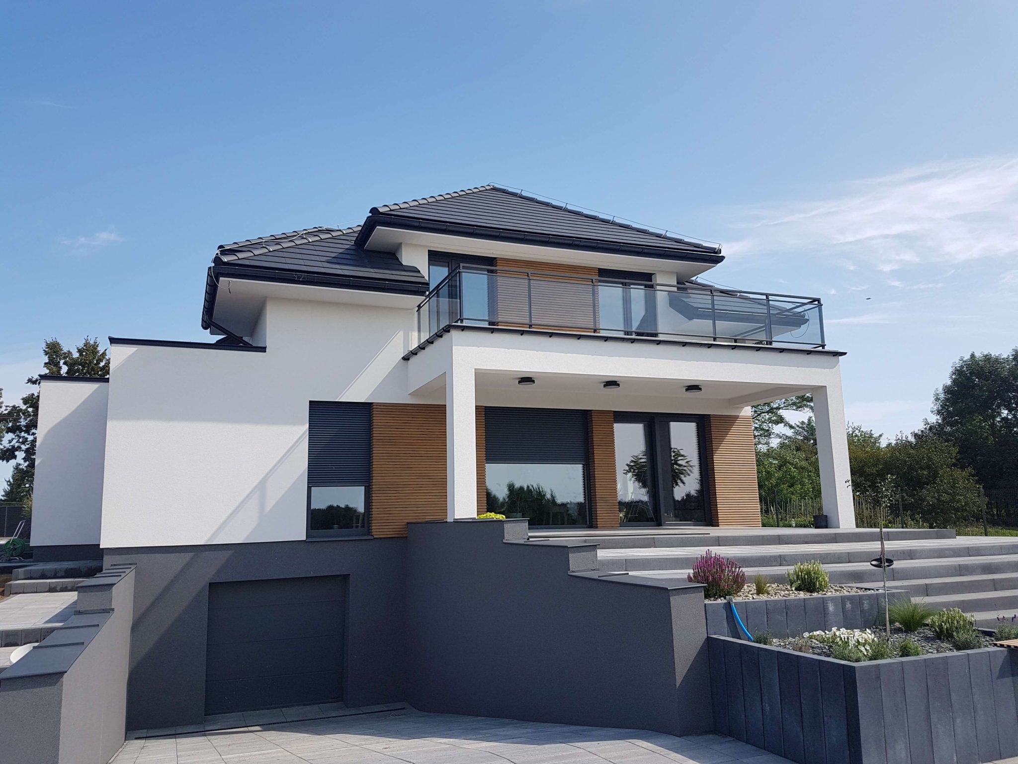 Lamele na elewacji w roli głównej – nowy kolor: Dąb Winchester