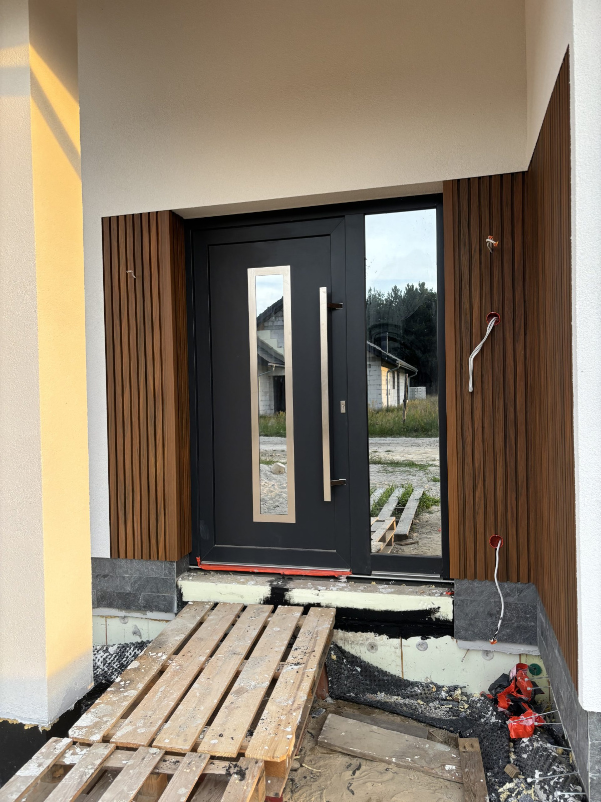 Lamele elewacyjne Premium Amber 3D– eleganckie wejście z charakterem