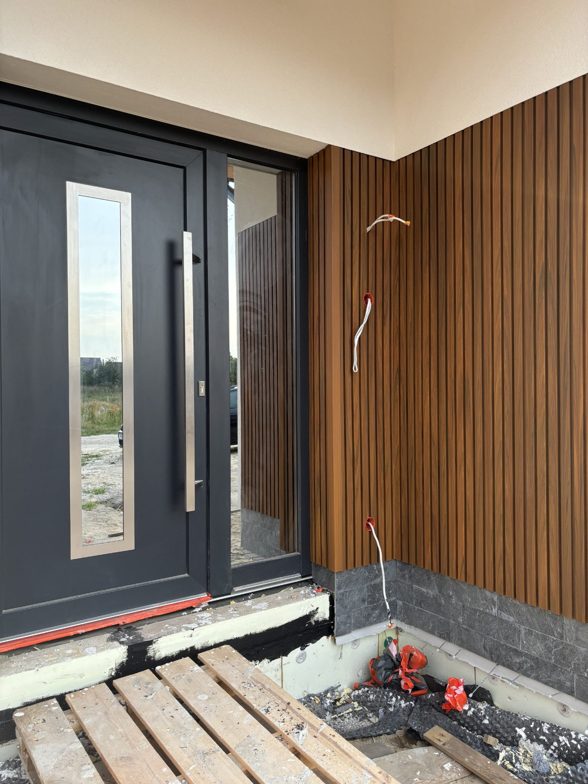 Lamele elewacyjne Premium Amber 3D– eleganckie wejście z charakterem