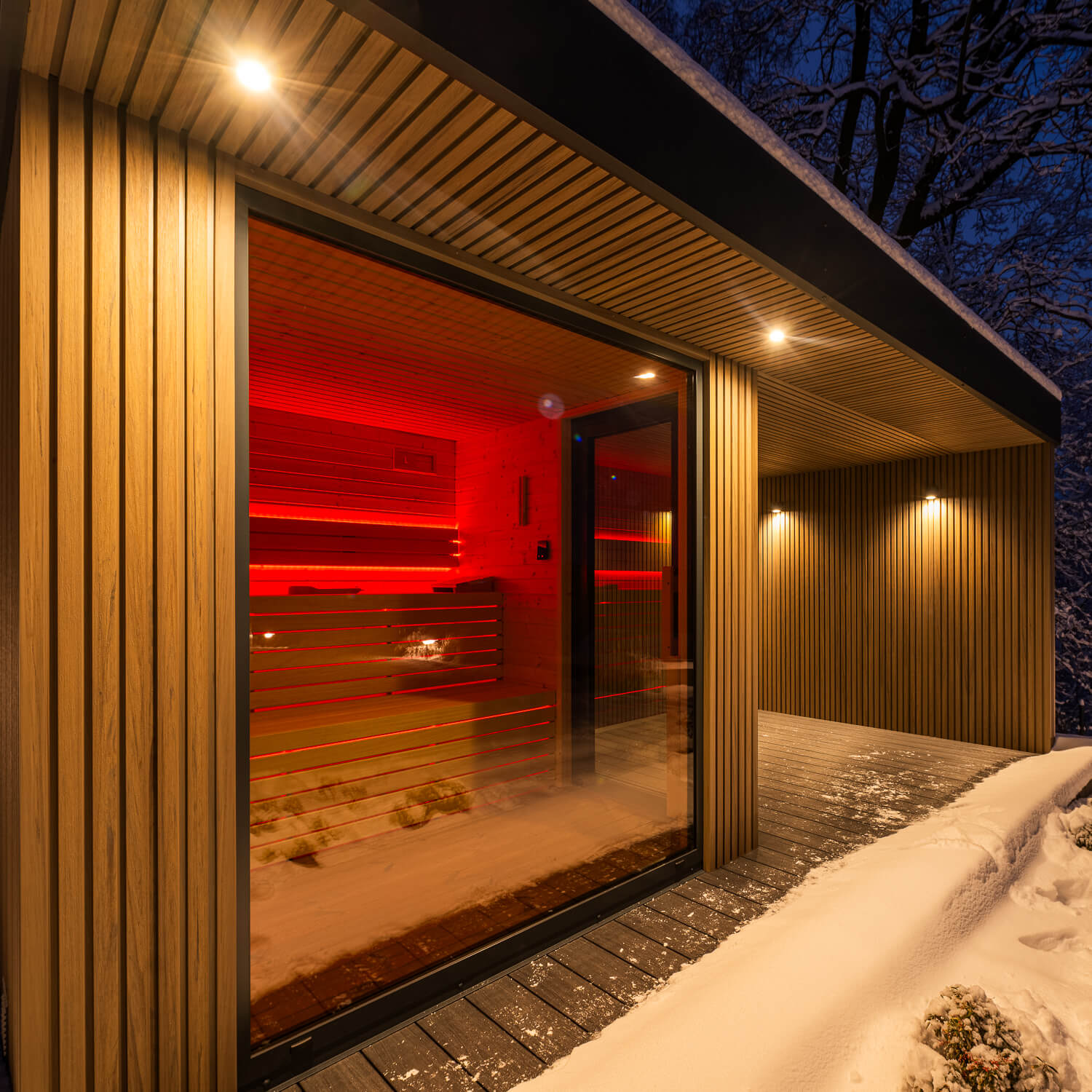 Ekskluzywna sauna w ogrodzie – wykończenie lamelami Premium Dąb Antyczny