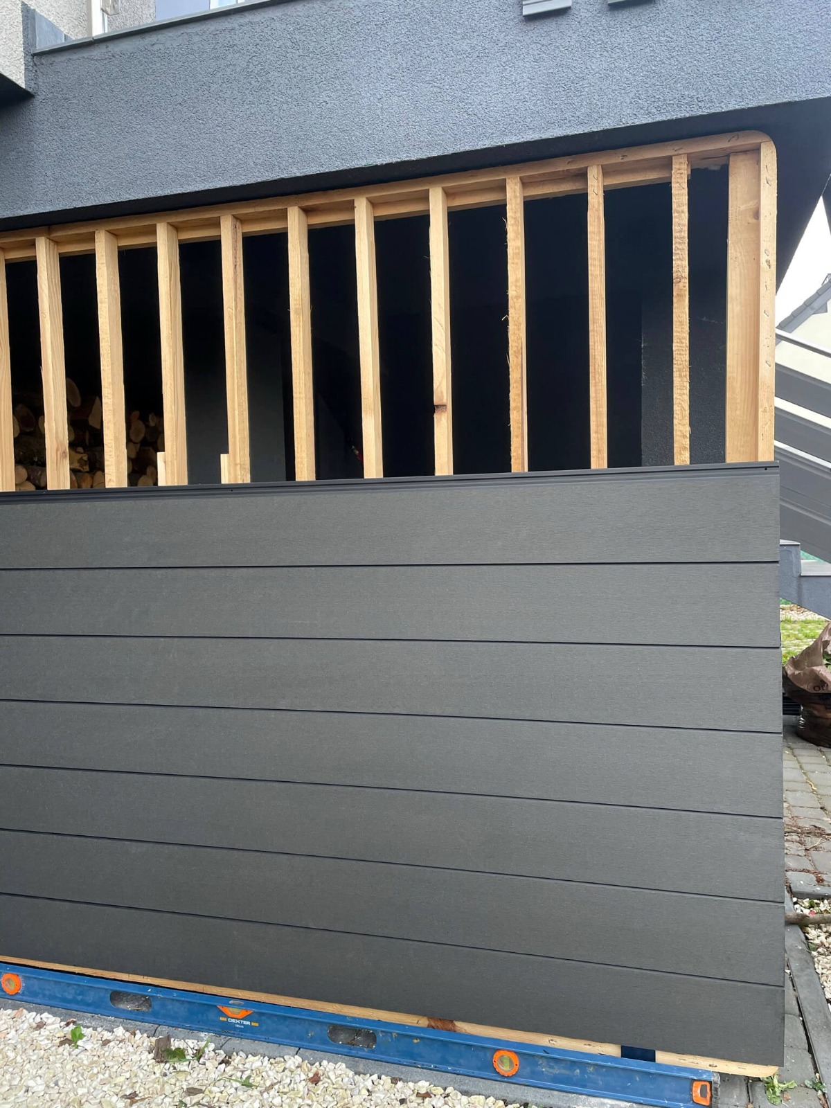 Montaż elewacji z deski kompozytowej elewacyjnej Standard Antracyt