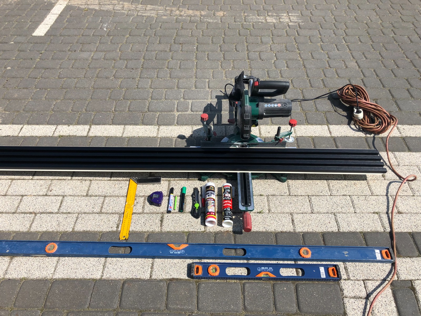 Montaż lameli ściennych wewnętrznych – Lamele Ścienne Satyna Czarny i Biały