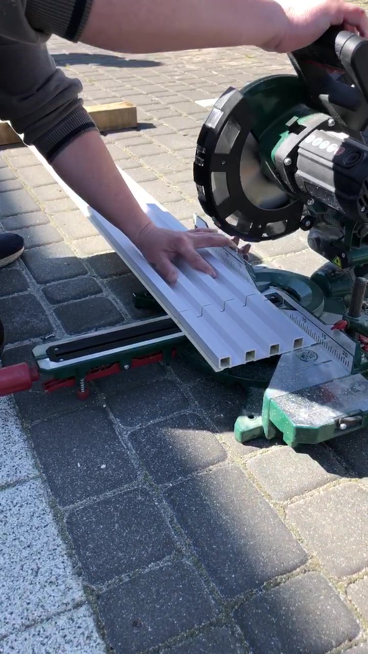 Montaż lameli ściennych wewnętrznych – Lamele Ścienne Satyna Czarny i Biały