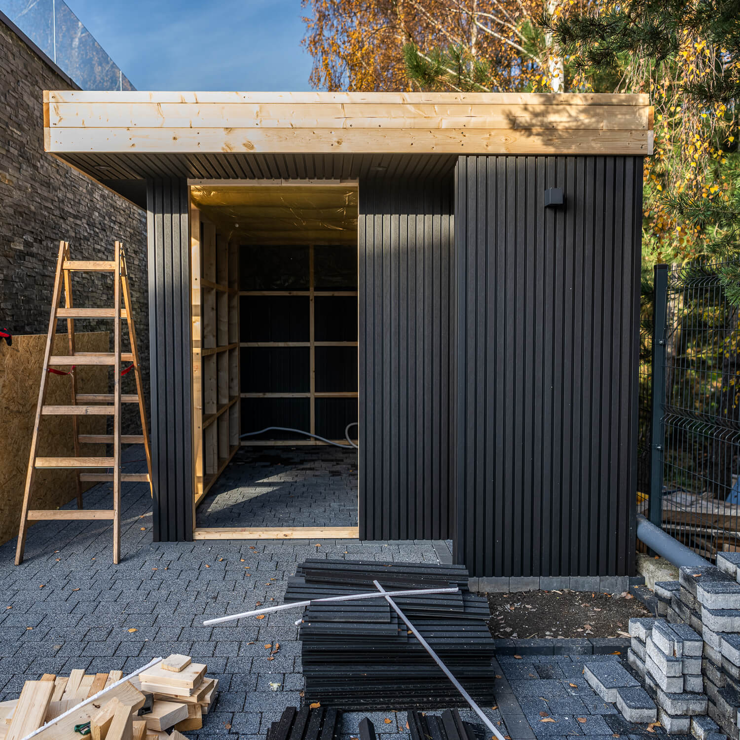 Minimalistyczna sauna ogrodowa - lamele Premium Silver Gray