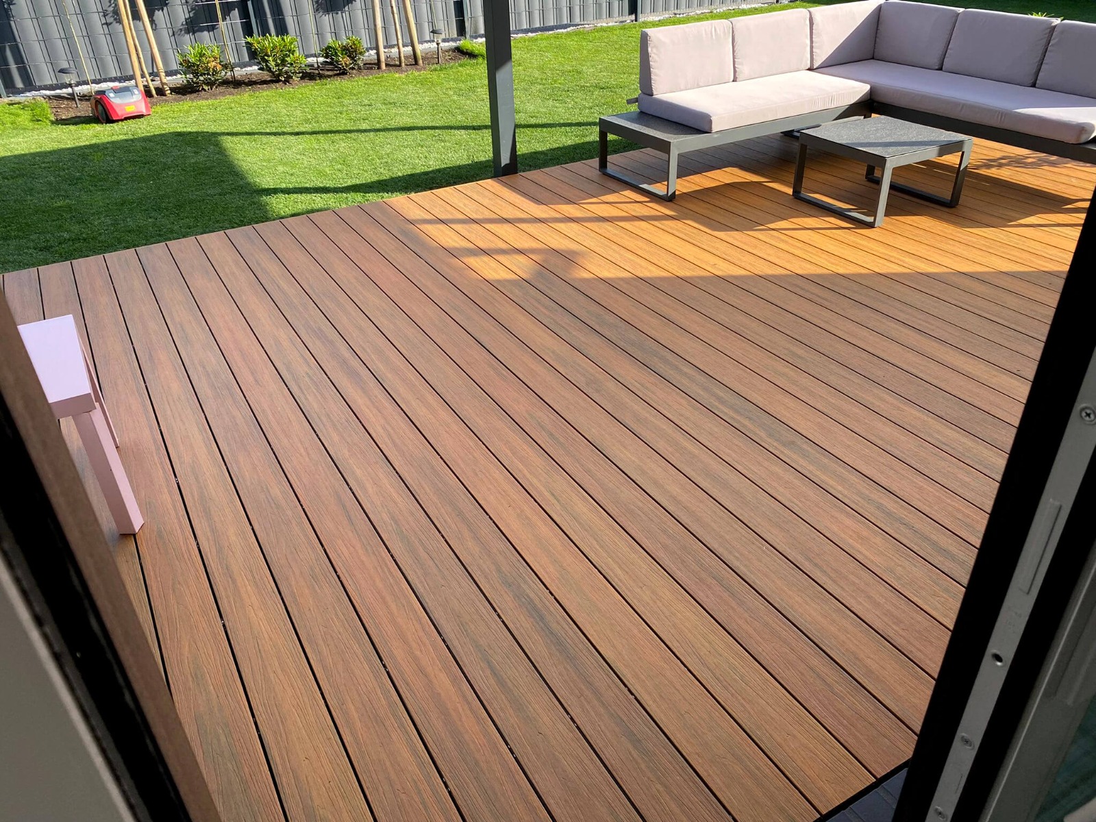 Zadaszony taras z desek kompozytowych Amber Premium