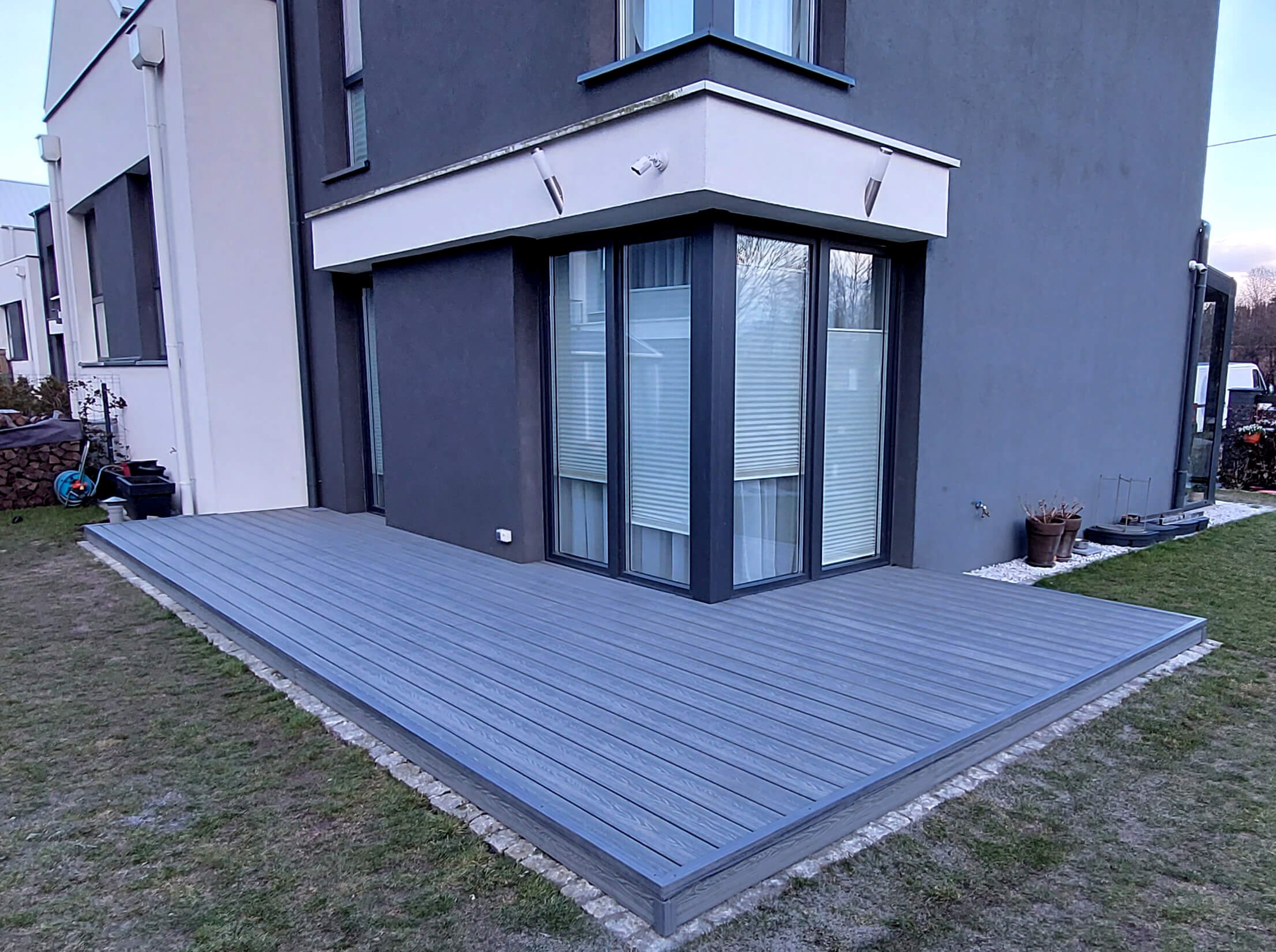 Niski taras z desek kompozytowych 3D Szary